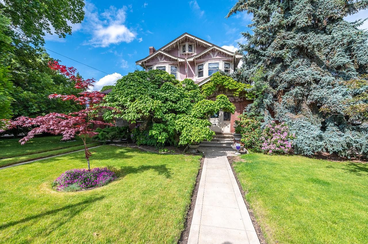 689 Winnipeg St, Penticton, BC V2A 5N1 Zillow