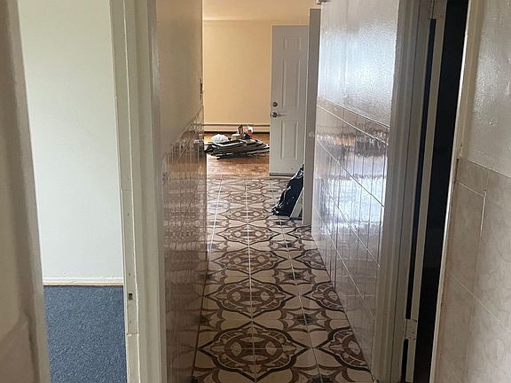 5th image of 27XX Yates Ave #2