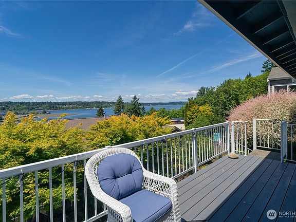2nd image of 843 Pear Court NE