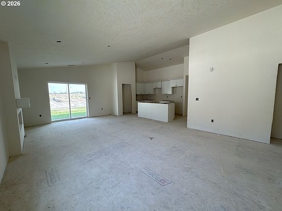 5th image of 867 E Kinsley Ave