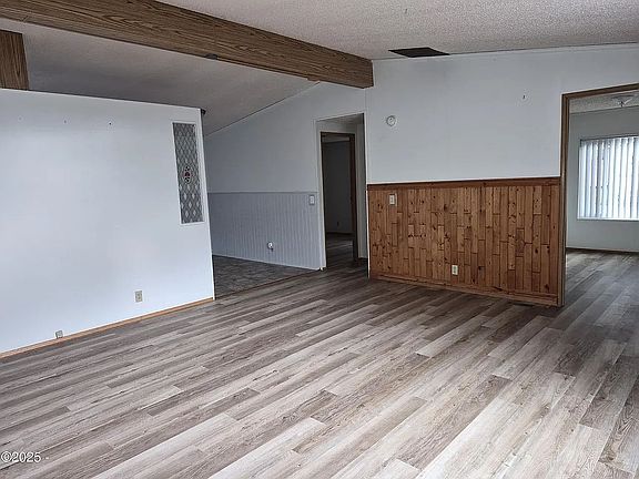 3rd image of 211 NE 70th St