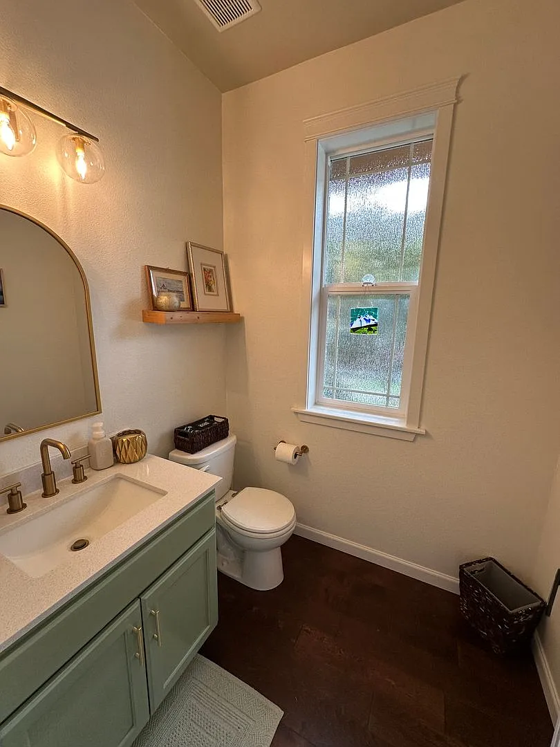 4314 Dudley Drive NE — Photo 3