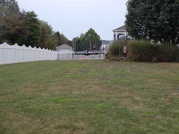 3rd image of 23563 Gunnell Dr