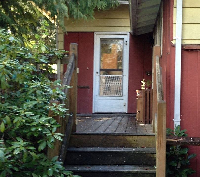 1st image of 555 NE Jackson St APT B