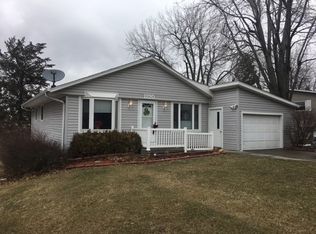 1220W W Crestview Dr, Maryville, MO 64468