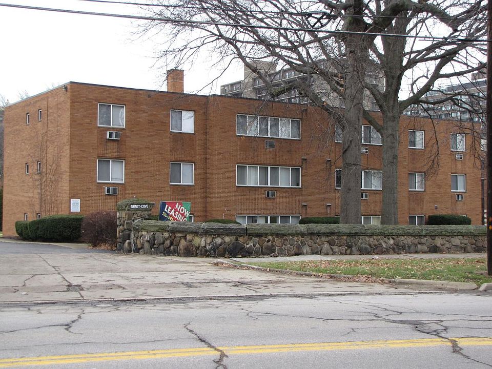 1st image of 12525 Edgewater Dr APT 322