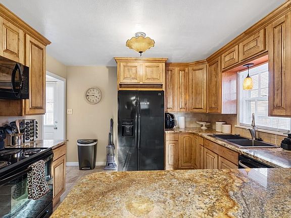 5th image of 519 W Pitkin Ave