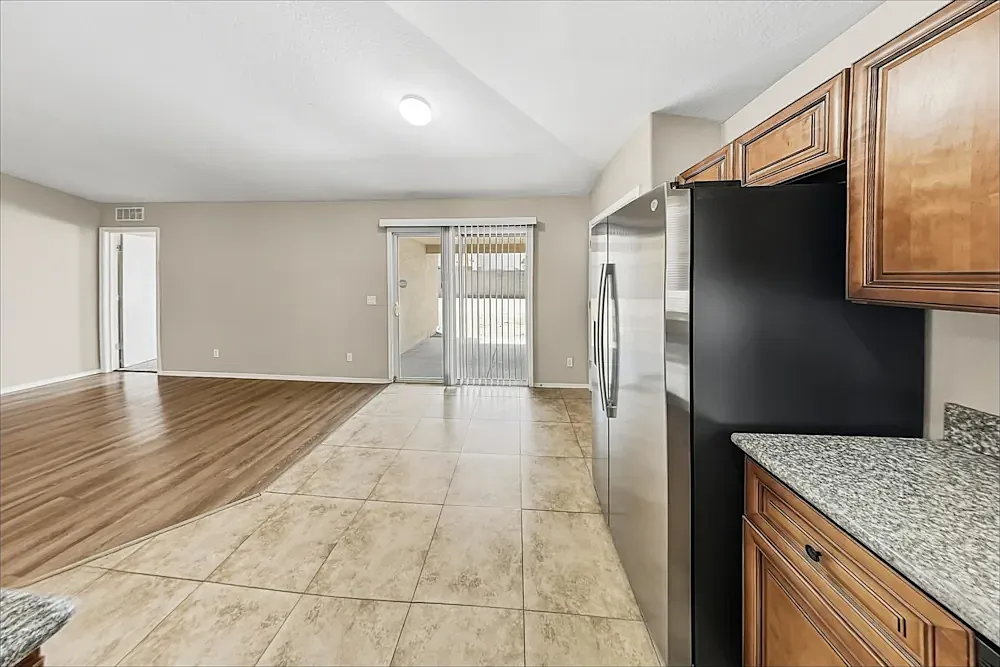 3 bed, 1411 sqft, $1,295 — Photo 2