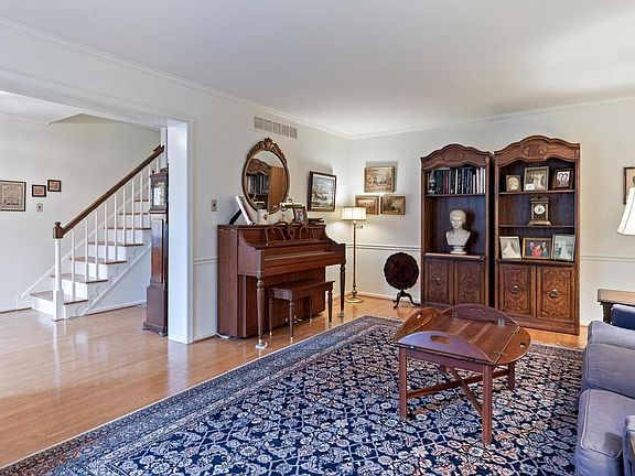 5th image of 10 Jamieson Pl