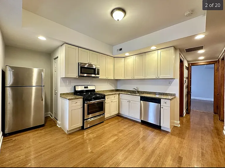 3045 N Milwaukee Ave #2R — Photo 1