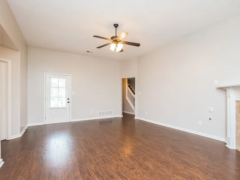 4313 Genevieve Dr — Photo 2
