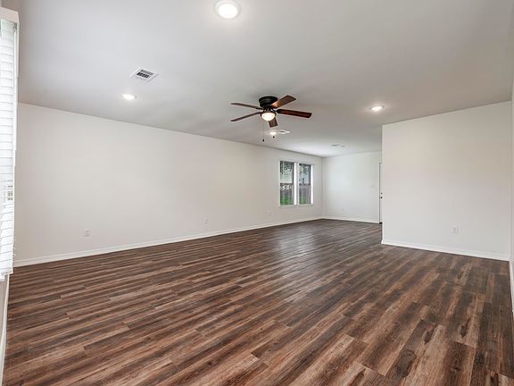 4th image of 2303 Sylvia St