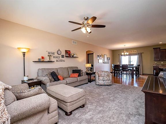 2nd image of 512 Rolling Hills Dr