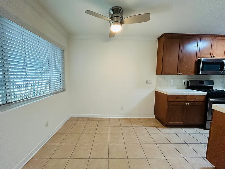 3762 Canfield Ave — Photo 7