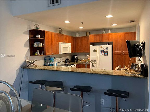 5th image of 10805 NW 89th Ter Unit 214-4