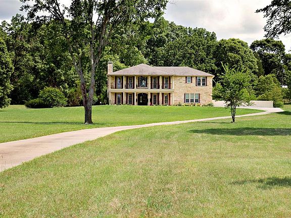3rd image of 4301 Lake Estate Dr