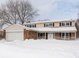 802 W Victoria Ln, Arlington Heights, IL 60005