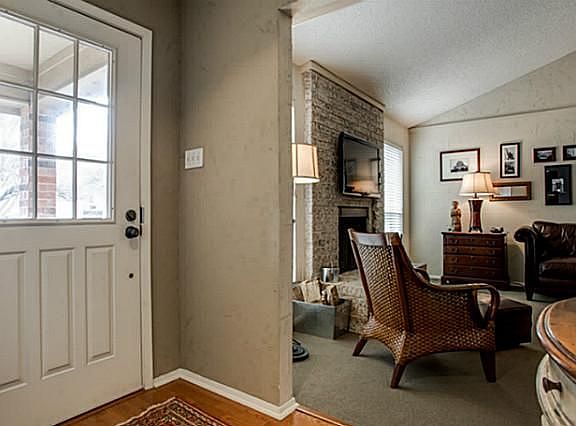 3rd image of 2327 Lucas Dr