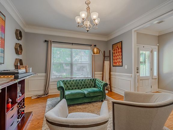 5th image of 10 Wiscasset Way
