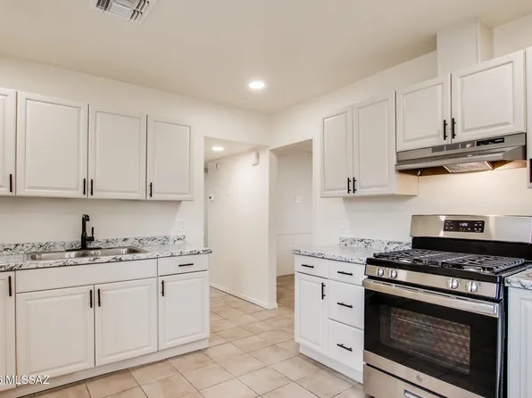 3241 S Lloyd Vis, Tucson, AZ 85713