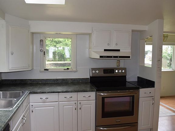 2nd image of 19 Wrenwood Dr