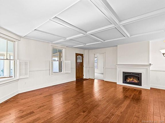 4th image of 14 Crescent Bluff Ave