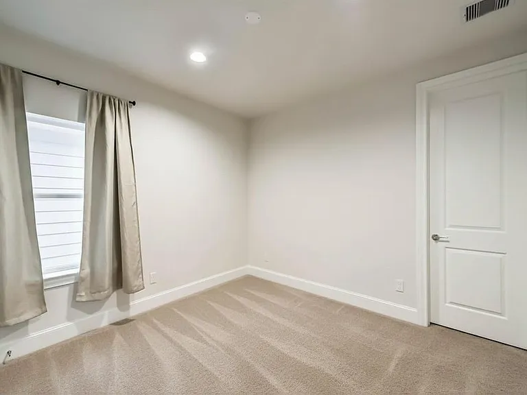 5308 S Capitol St — Photo 29