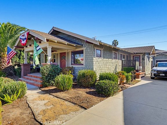 2nd image of 376 Orizaba Ave