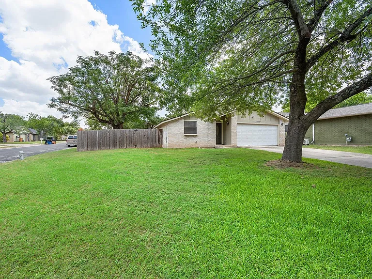 10300 E Rutland Vlg — Photo 8