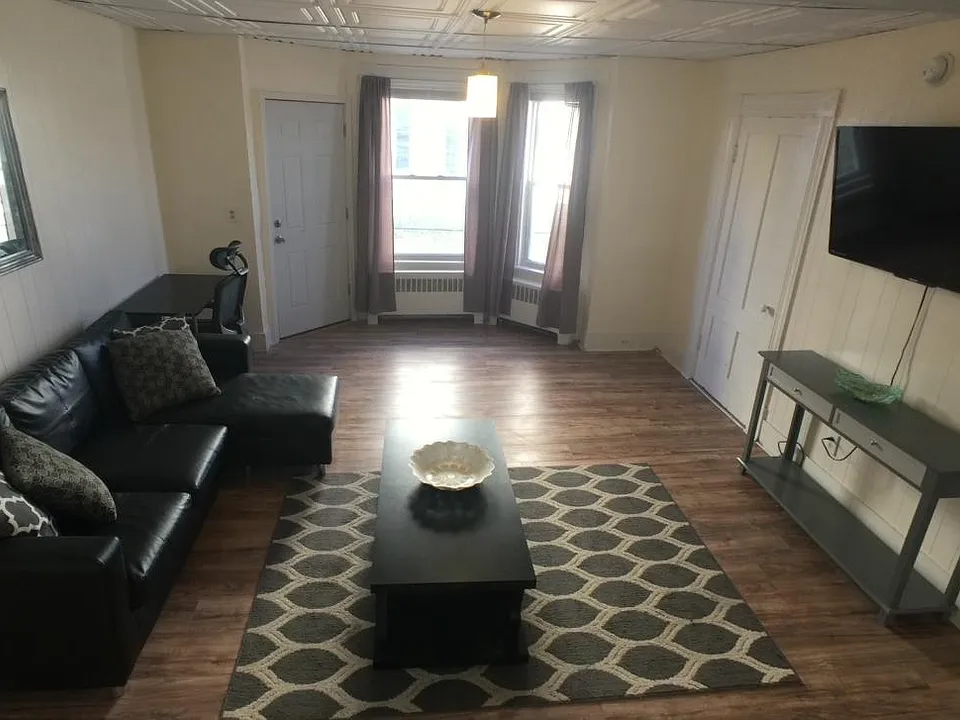 282 Summer St