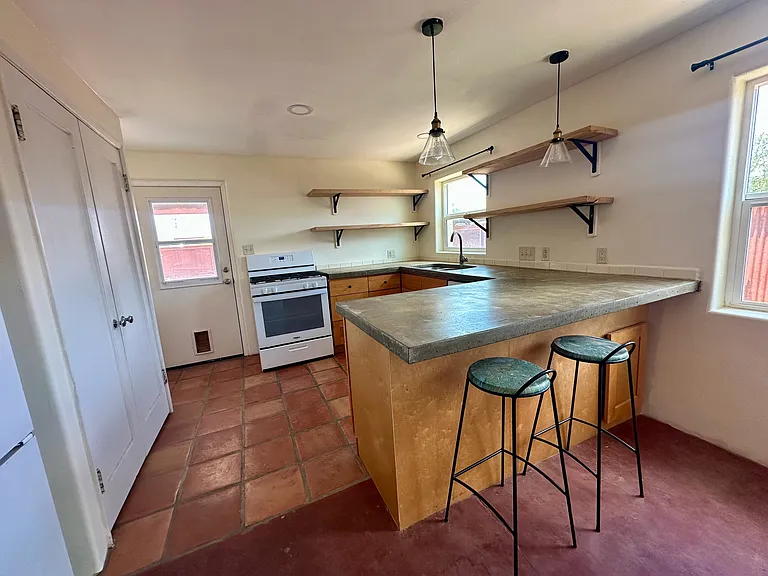 1231 N Belvedere Ave — Photo 6