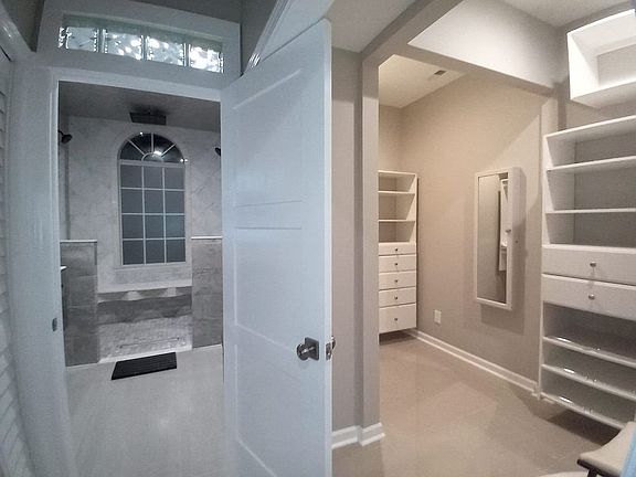 3rd image of 2403 Country Club Dr