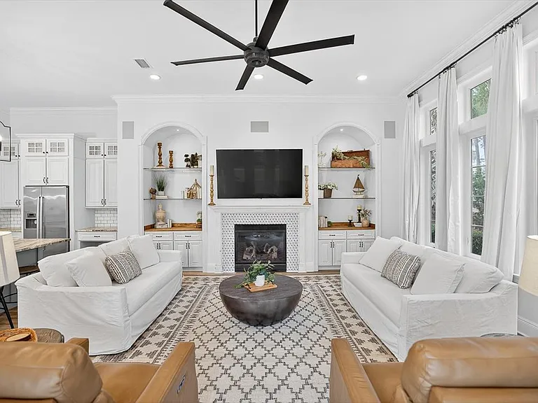 3161 Club Dr — Photo 7