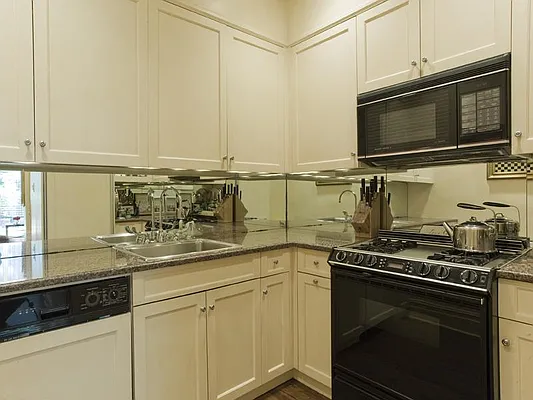 Sold by Sotheby's International Realty | media 6