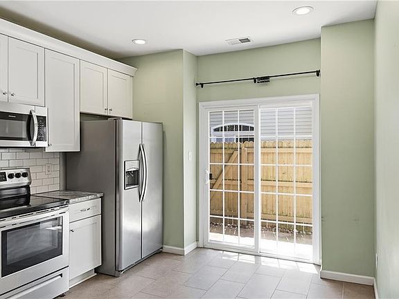 5th image of 4950 Cypress Point Cir APT 103