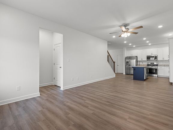 4th image of 610 Silver Springs Dr
