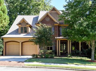 190 Lullwater Ct, Roswell, GA 30075