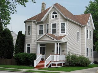 4633 N Oakland Ave, Whitefish Bay, WI 53211