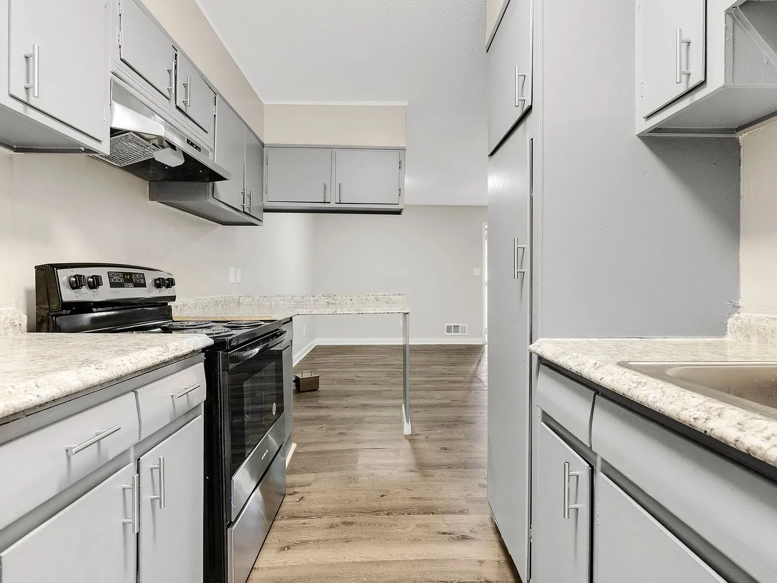 Parkview Apartments & Townhomes — Photo 4