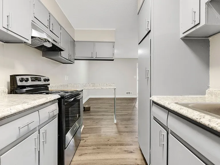 Parkview Apartments & Townhomes — Photo 4