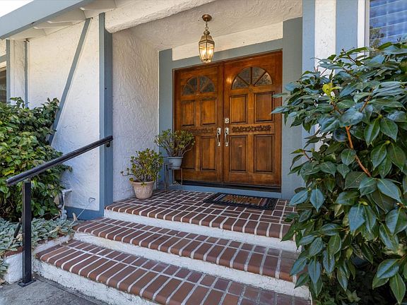 4th image of 640 Easy St