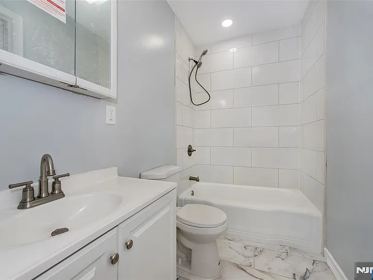 51 Riggs Pl — Photo 9