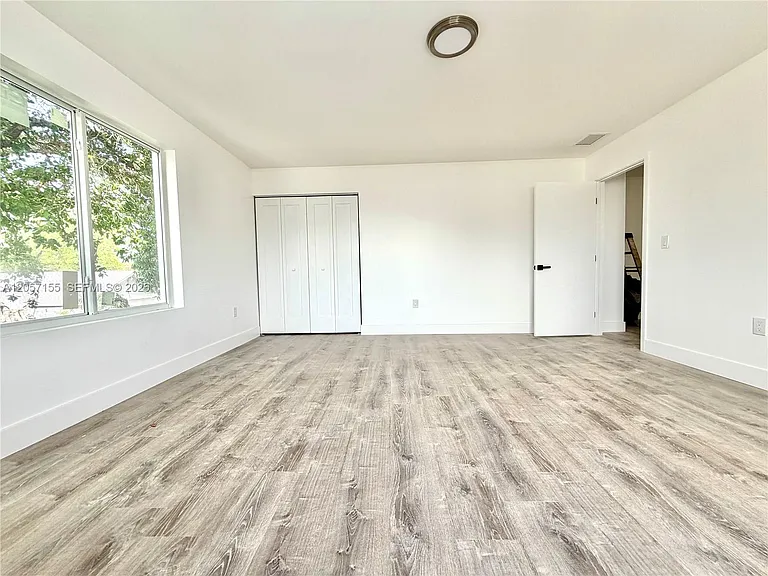 1629 NW 40th St #1 — Photo 8