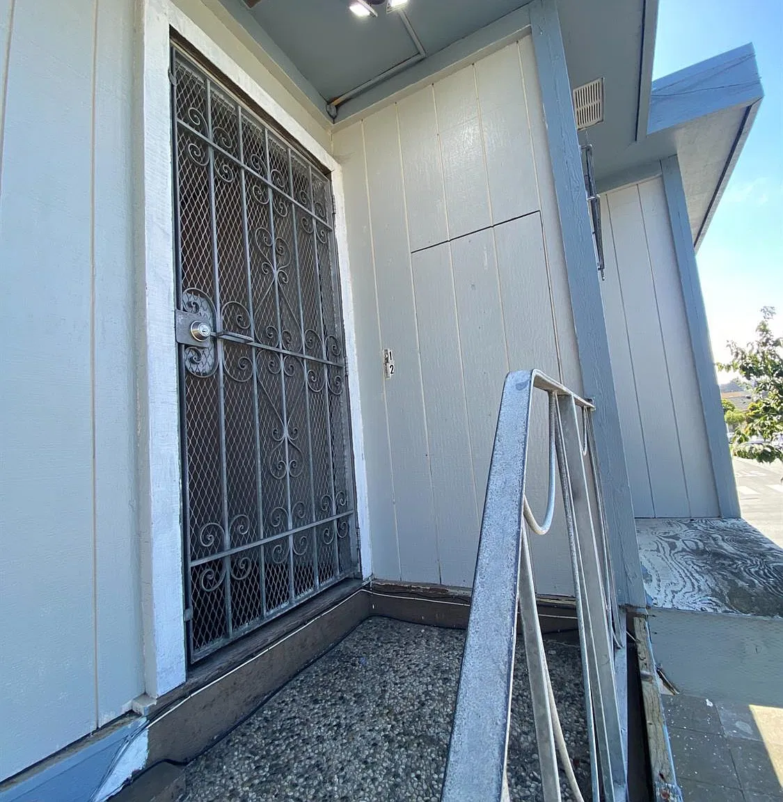 2 bed, 1.0 bath, 600 sqft, $2,998 — Photo 2