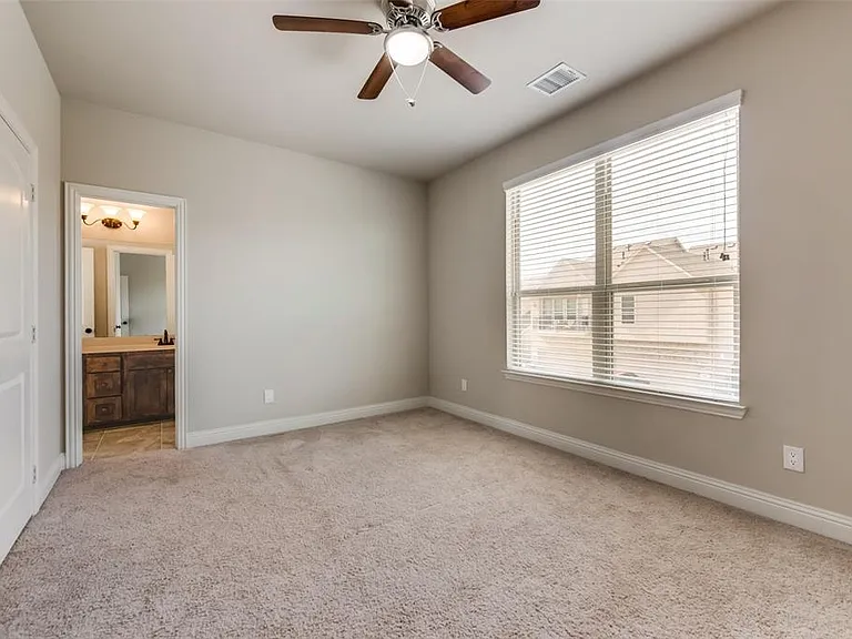 4213 Broadway Ave — Photo 14