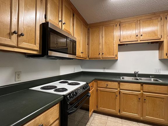2nd image of 131 Kentshire Ln