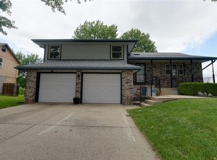 1211 N Davis Rd, Independence, MO 64056