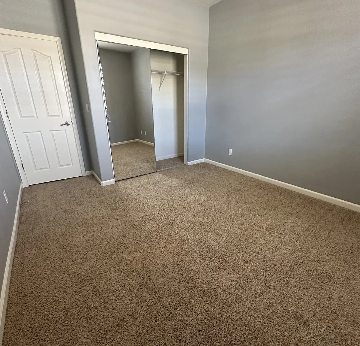 4 bed, 3.0 bath, 2358 sqft, $3,400 — Photo 2