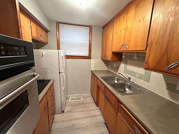 4th image of 1711 D St #2