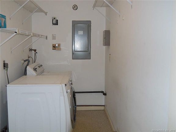 5th image of 16 Lantern Cir